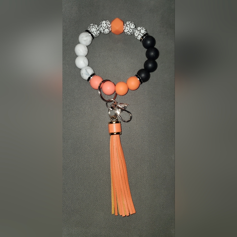 Beaded wristlet keychain